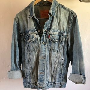 Vintage Levi’s denim jacket. Timeless piece.